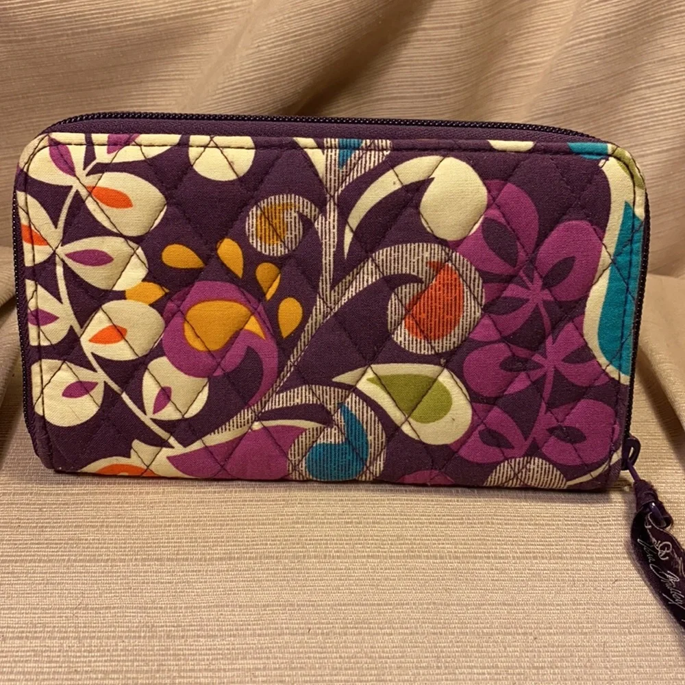 Vera Bradley graphic/flower pattern wallet - Picture 4 of 16